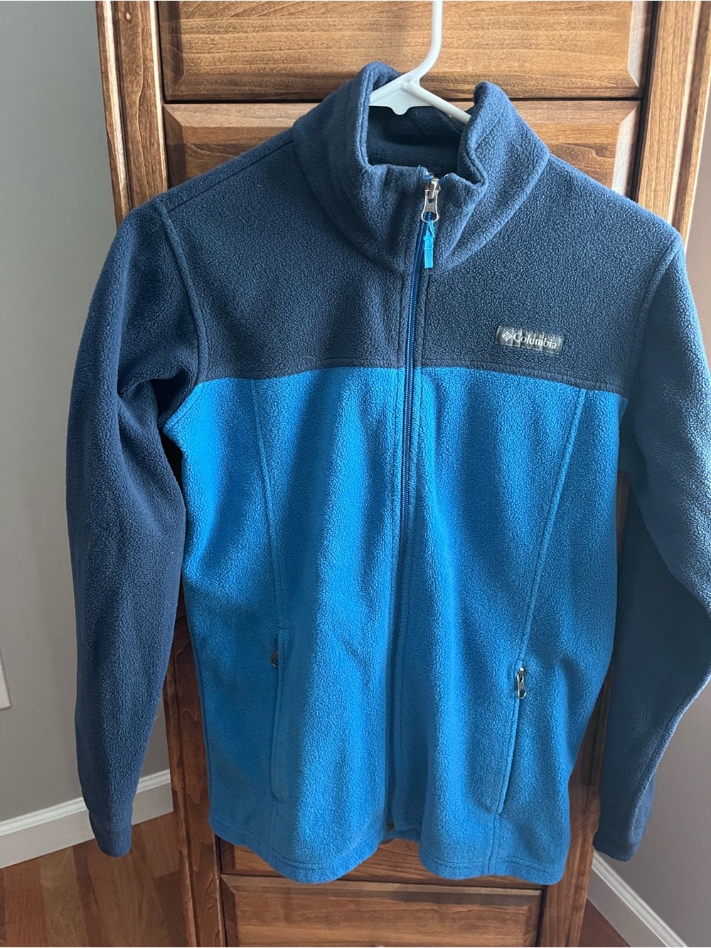 Columbia Navy and Bright Blue Fleece Jacket - boys large